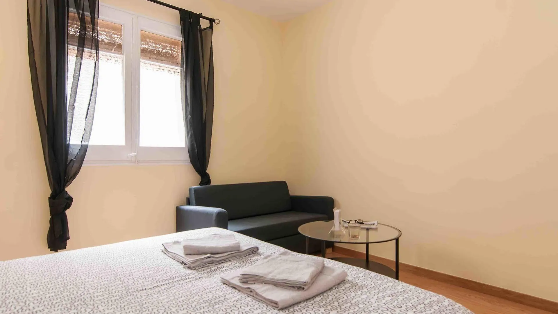 Go Bcn Apartments - Castillejos Barcelona 0*,  Spanien