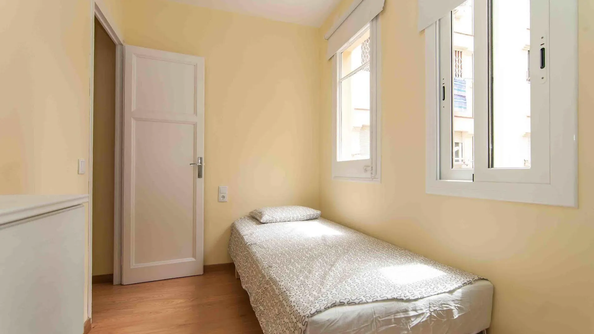 Go Bcn Apartments - Castillejos Barselona 0*,  İspanya