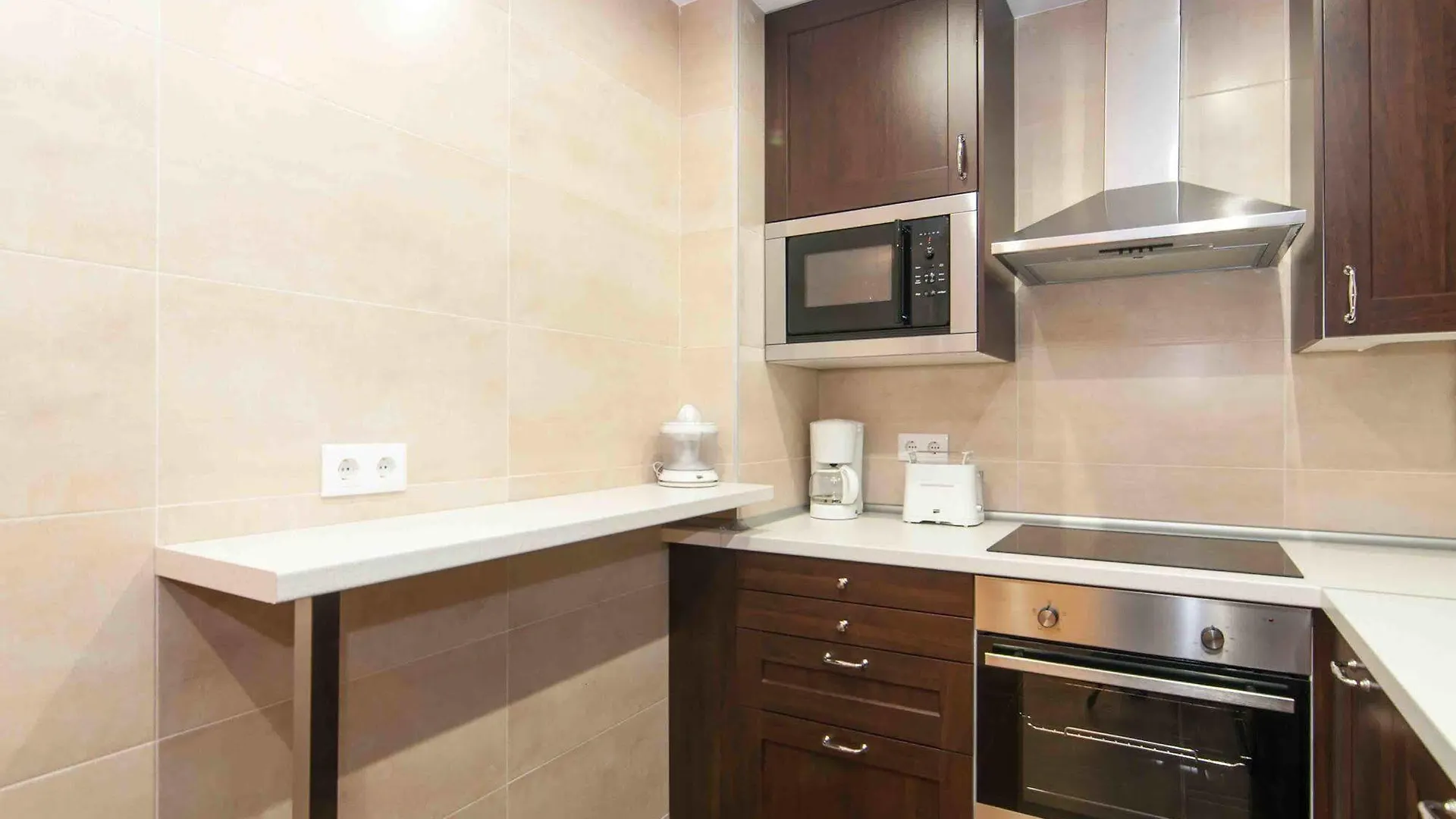 Go Bcn Apartments - Castillejos Barselona İspanya